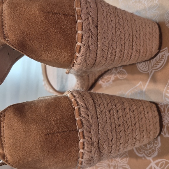 K/Lab Tan Wedge Sandals with Ankle Strap - Picture 6 of 7